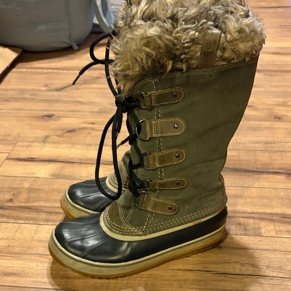 Sorel Women's Black Winter Boots with Faux Fur - Picture 3 of 5